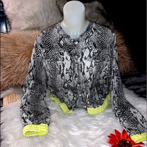 🥰sOLD❤️❤️ Cute snakeskin top/jacket🔥
